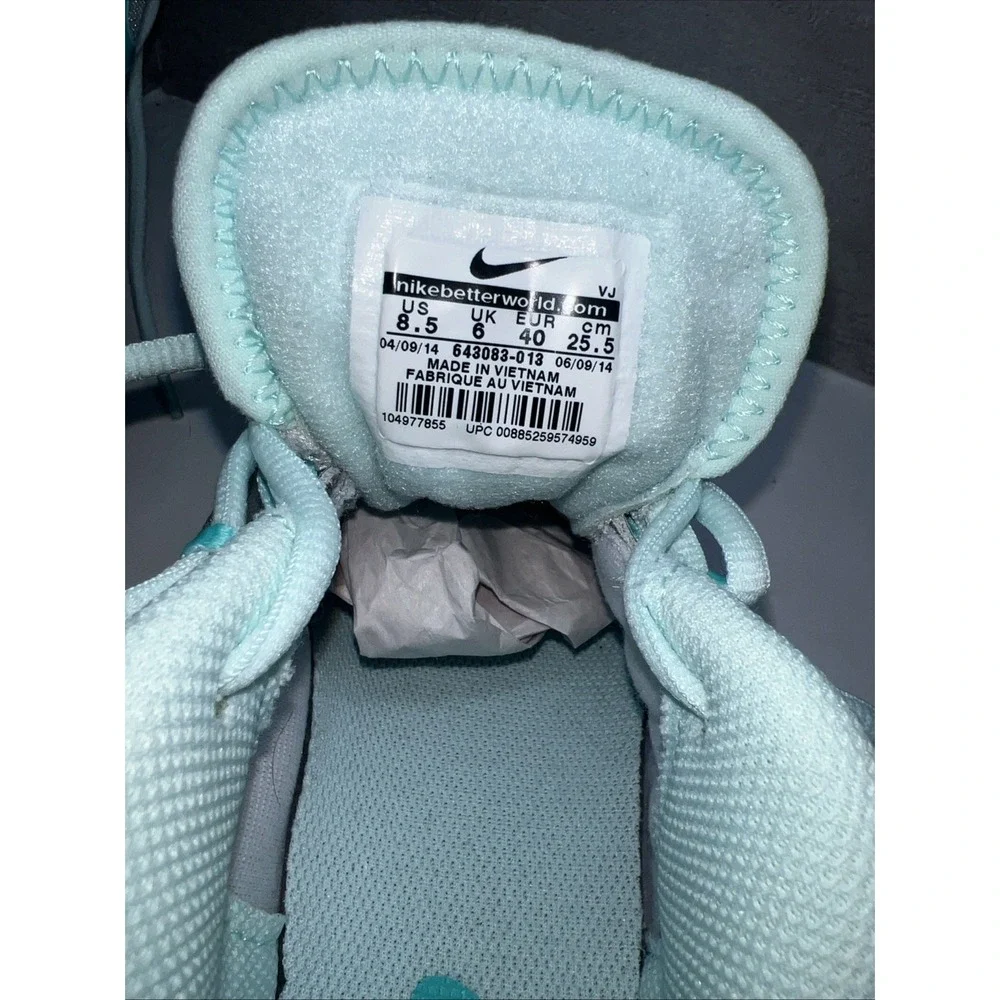 Nike White Mesh Turquoise Cross Training Sneaker Sz. 8.5 MINT!